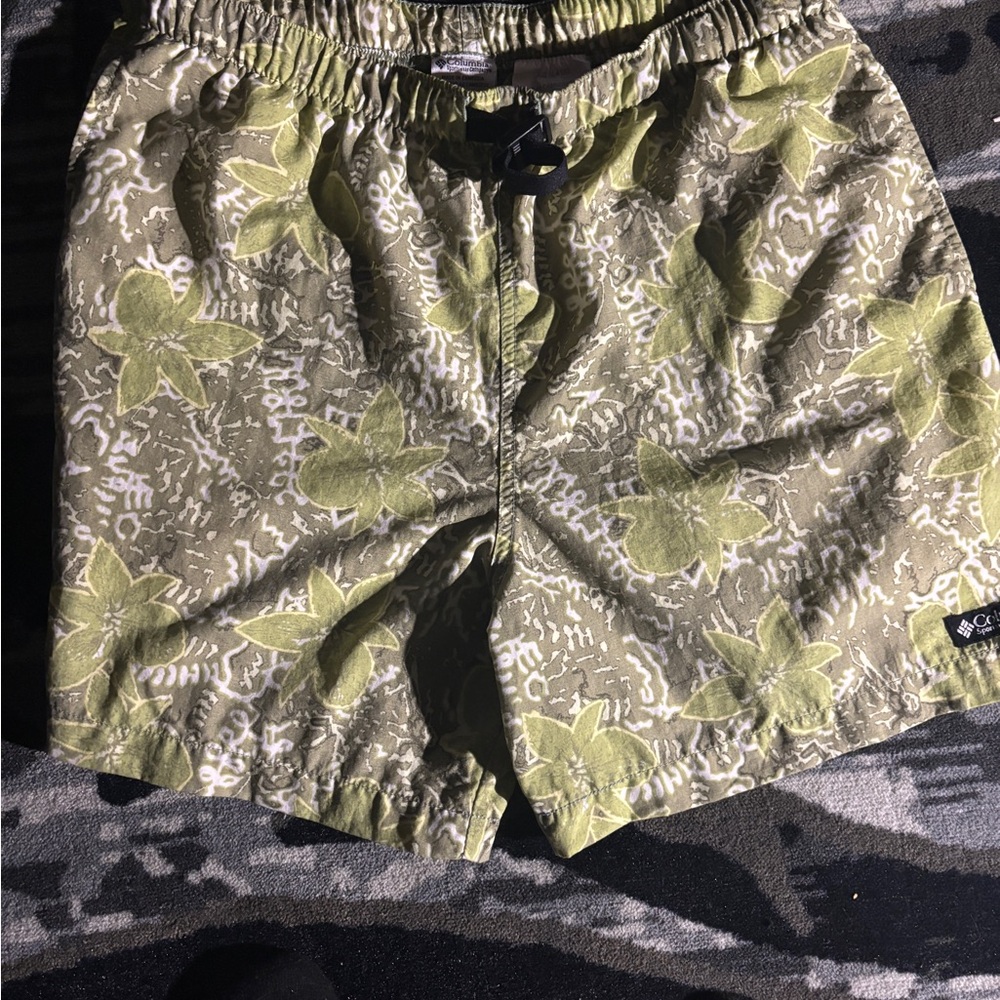 Columbia Olive Green Floral Print Women's Shorts